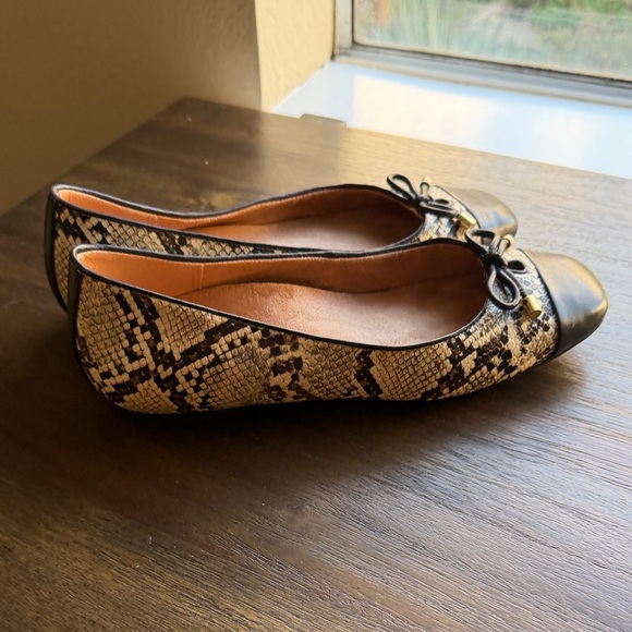 Vionic Snakeskin Flats with Black Toe - Picture 3 of 4